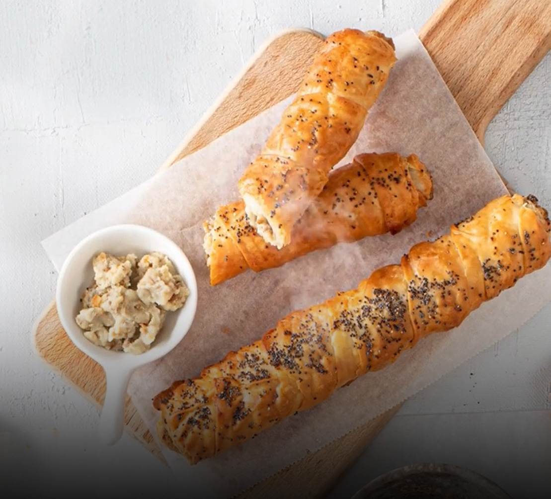 Dondurulmuş Uzun Rulo Böreği 